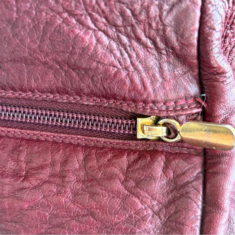 VINTAGE Embossed Floral Pattern Burgundy Leather Shoulder Crossbody Bag - Picture 11 of 16